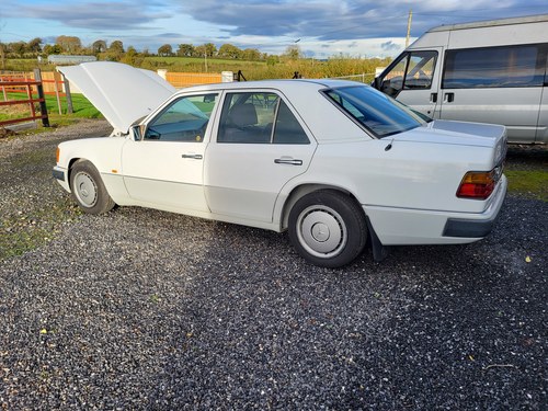 1987 Mercedes benz 200e automatic w124. very. Low mileage Kaufen Bei