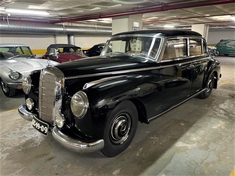 Mercedes-Benz 300