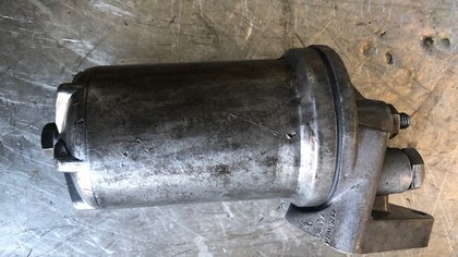 Oil filter and support for Mercedes 190