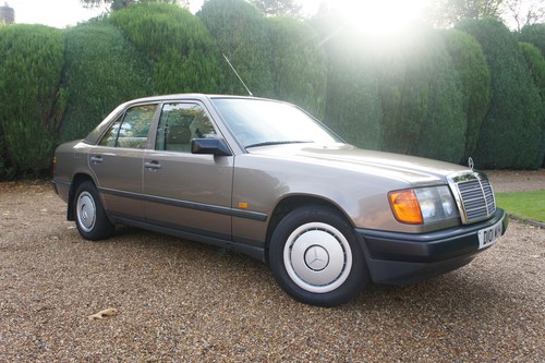 1987 Possibly the finest 300E W124 for sale in the UK For Sale