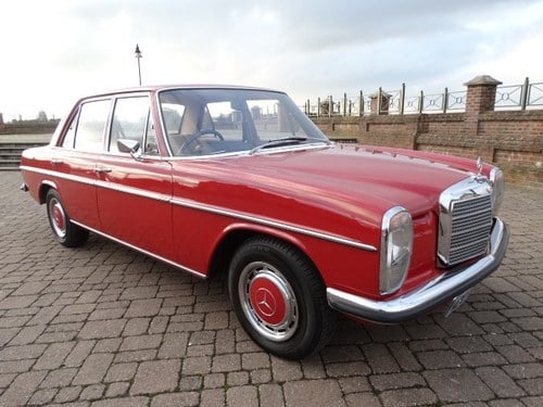 1973 MERCEDES 250/8 AUTO VENDU