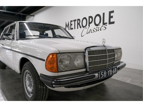 1977 Mercedes 230 - 2
