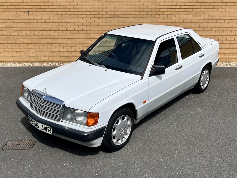 MERCEDES-BENZ 190 4d Saloon // W124 // 2.0 105 BHP // Px swa