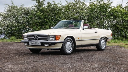 MERCEDES-BENZ 300SL LIGHT IVORY (6230) WITH RED LEATHER