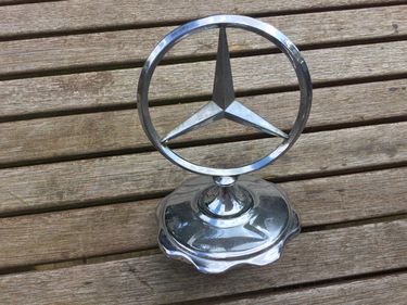 Picture of Mercedes Benz car mascot and radiator cap