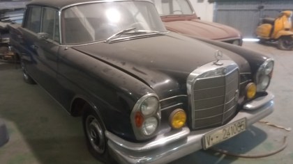Mercedes 220s limo w111 project