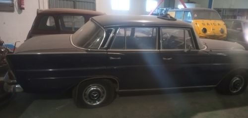 Mercedes 220s limo w111 project