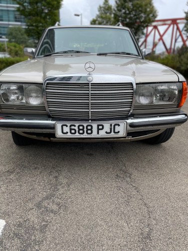 1985 Mercedes W123 230 TE For Sale