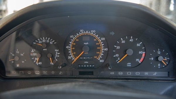 1993 Mercedes SL Class - 7