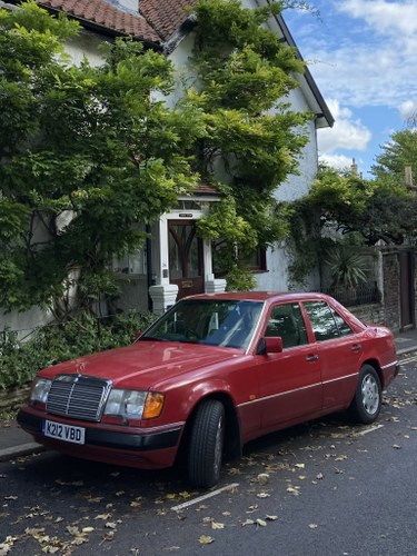 1992 Red Mercedes W124 200E In vendita