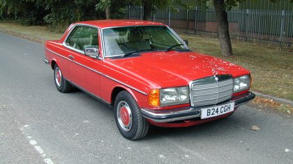 MERCEDES BENZ W123 230e Coupe - UK RHD - EXCEPTIONAL!