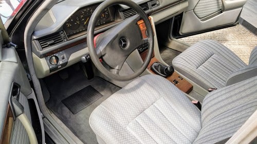 1990 Mercedes 250 - 5