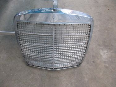 Front grill Mercedes 280 SE W108