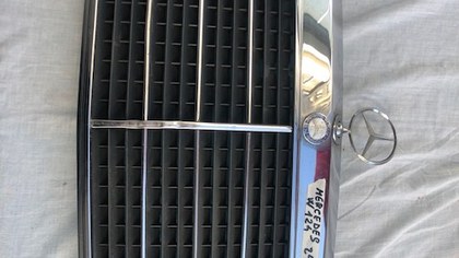 Front grill Mercedes w114