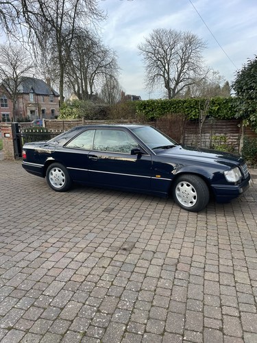 1993 Mercedes E220 Auto
