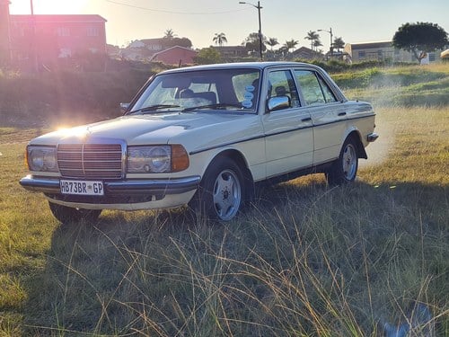 1982 Mercedes W123 300d For Sale