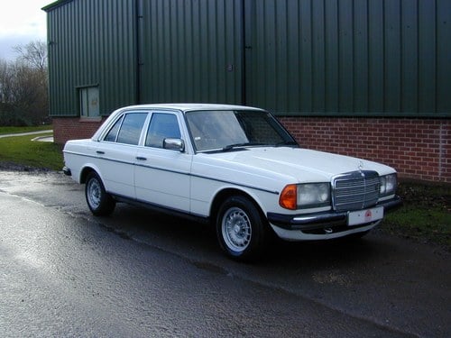 1985 MERCEDES BENZ W123 230e Saloon AIR CON RHD - 81k - Ex Japan In vendita