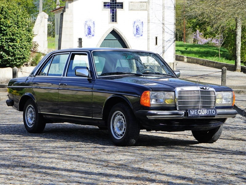 Mercedes W123 240D limousine