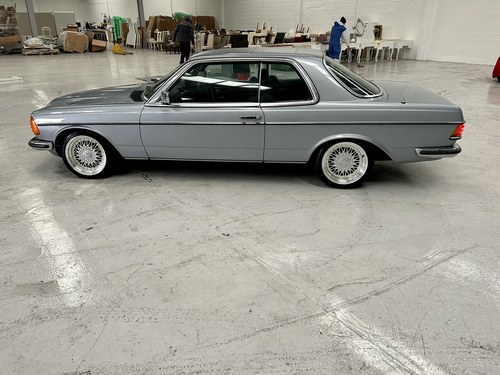 1984 Mercedes W123