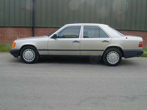 1988 Mercedes 230 - 5