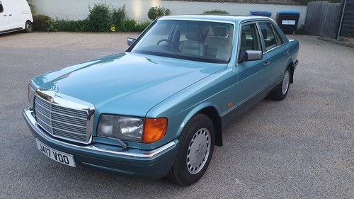 1991 Mercedes-Benz W126 300SE
