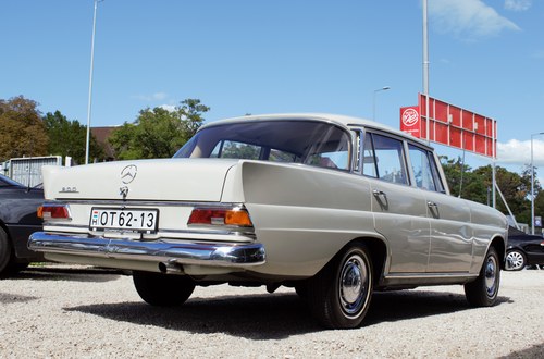 1966 Mercedes 200 - 5