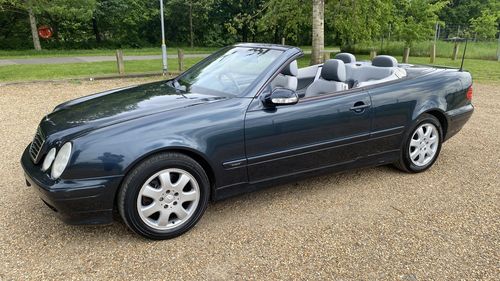 Picture of 2001 Mercedes CLK 200 Avantgarde * Genuine low mileage from new * - For Sale