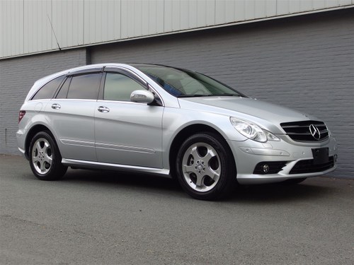 2009 Mercedes R500 4MATIC New Condition!