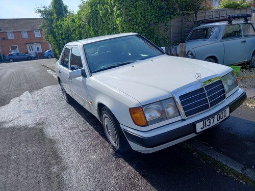 1992 Mercedes 260E Auto