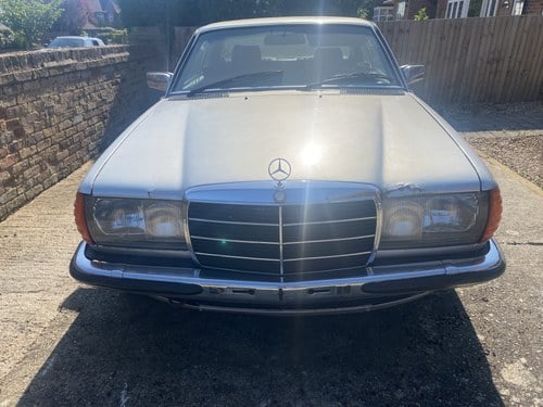 1985 Mercedes 230 - 2