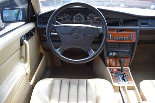 1993 Mercedes 190 E - 8