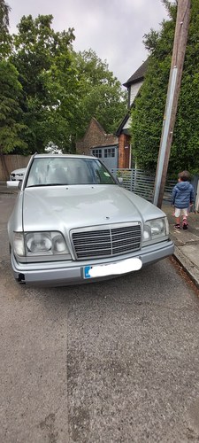 1994 Mercedes E220 Auto