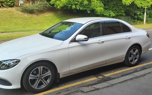 Mercedes E220d Saloon (picture 1 of 12)