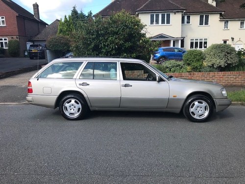 1995 Mercedes E220 Auto