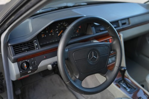 1992 Mercedes 230 - 6