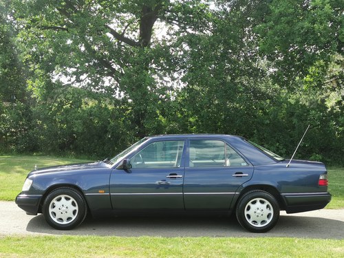 1995 Mercedes E Class E200 Saloon W124 Series 26 Stamps Superb MB For Sale