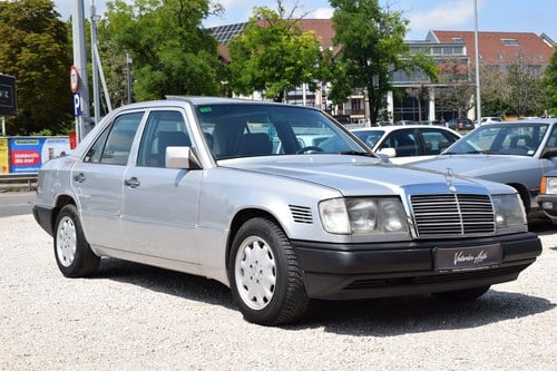 1993 Mercedes 300 - 3