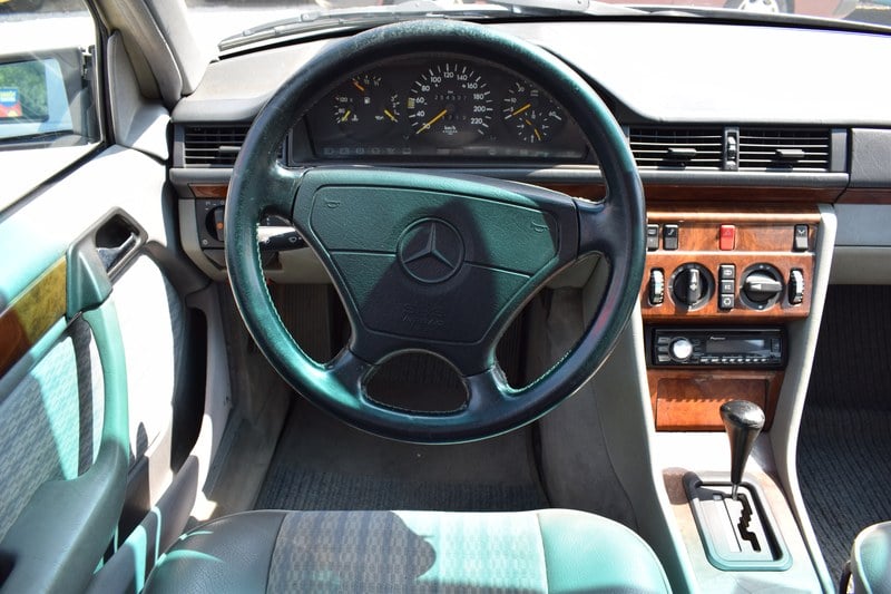 1993 Mercedes 300 - 7