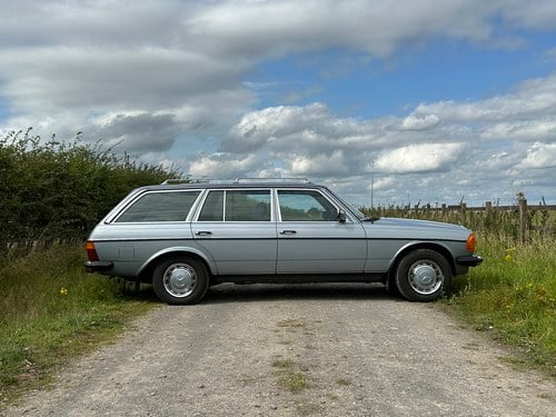 1983 Mercedes 230 - 5