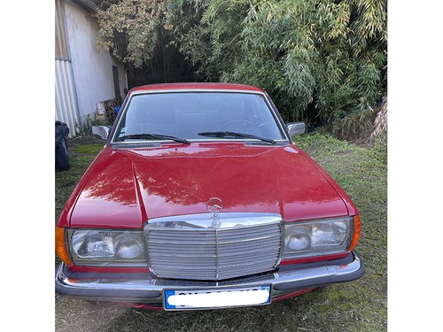1983 Mercedes W123 230CE