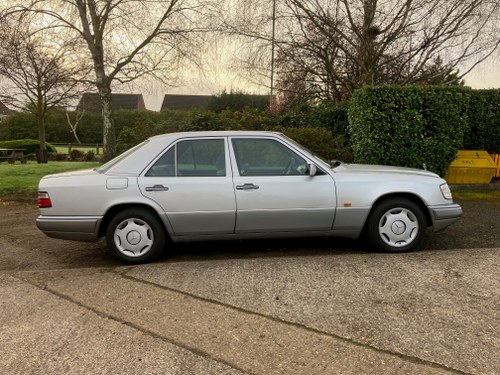 1994 Mercedes E220 Auto