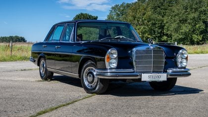 Mercedes 280 SE 3,5 V8 LHD - luxury and refinement on wheels