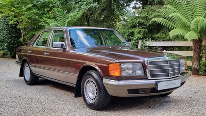 Mercedes-Benz 380SE with only 16,500 & high specification