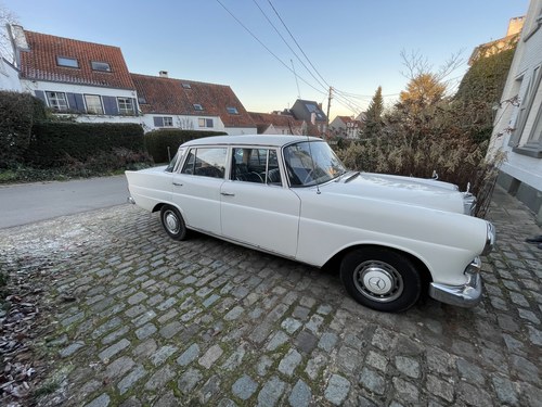 1967 Mercedes 200 W110