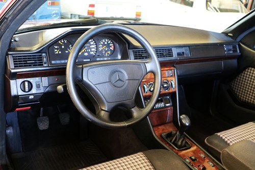 1993 Mercedes E Class - 8