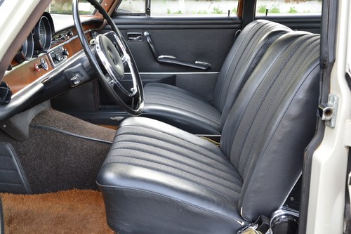 1967 Mercedes 250 - 9