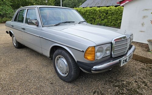 1982 Mercedes 200 Auto (picture 1 of 39)