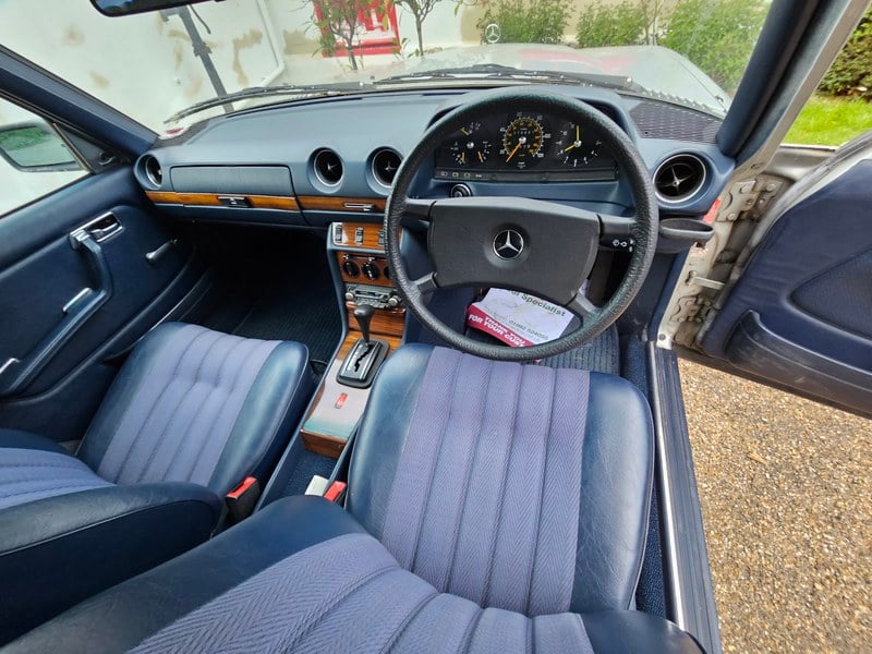 1982 Mercedes 200 - 7