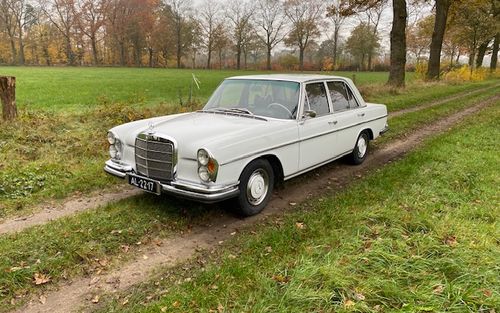1969 Mercedes 280S W108 Manual (picture 1 of 22)