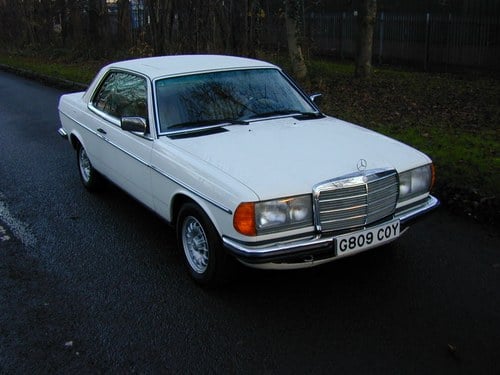 1984 MERCEDES BENZ W123 230ce Coupe - LHD - Ex Gibraltar A vendre